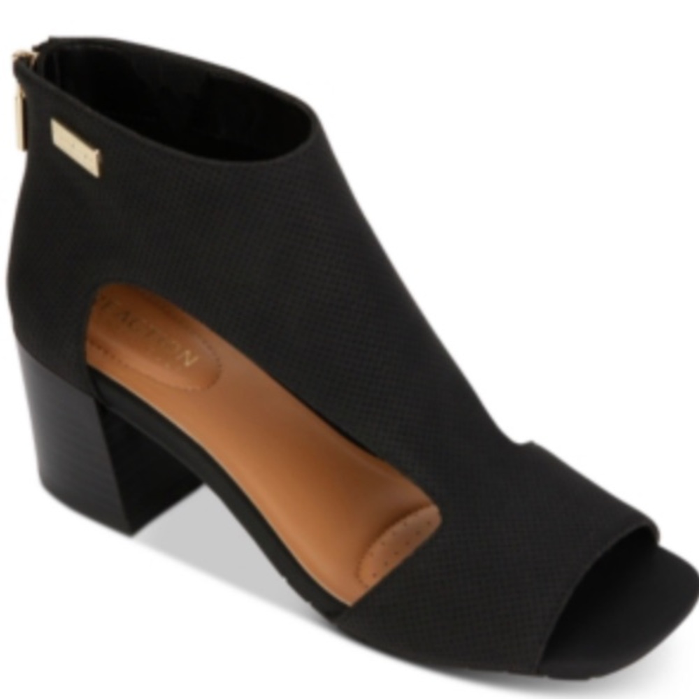 New!! Size 5.5 Kenneth Cole Reaction Women's Mix Cutout Sandals Women's S